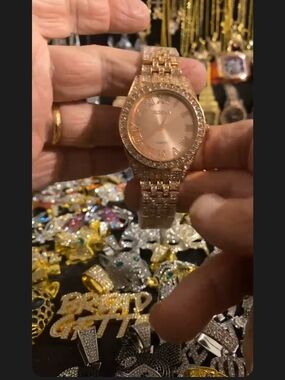 Rose Gold Crystal Women's Bracelet Watch - Elegant Sparkle